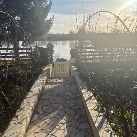 4 étoiles Au Fil De L'eau, Proche Saint-emilion Casa vacanze Vignonet